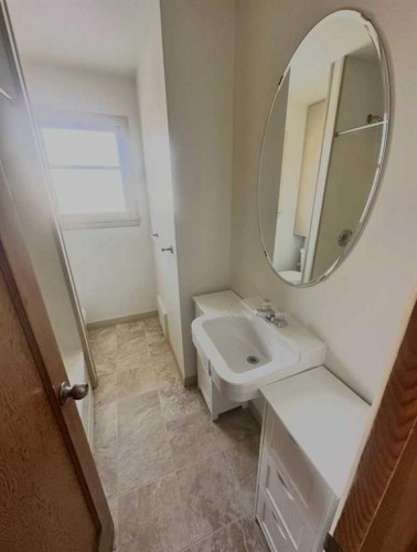 1522 20 Avenue, Didsbury, AB - Indoor Photo Showing Bathroom