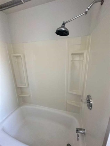 1522 20 Avenue, Didsbury, AB - Indoor Photo Showing Bathroom