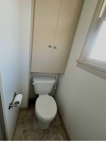 1522 20 Avenue, Didsbury, AB - Indoor Photo Showing Bathroom