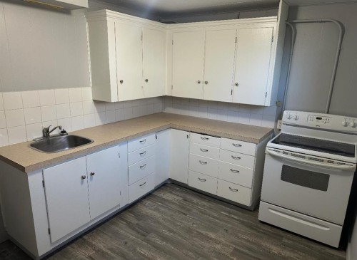 1522 20 Avenue, Didsbury, AB - Indoor Photo Showing Kitchen