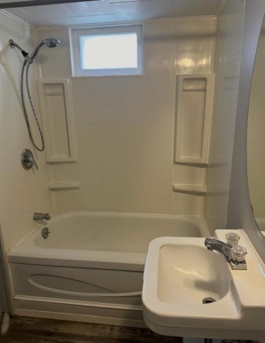 1522 20 Avenue, Didsbury, AB - Indoor Photo Showing Bathroom