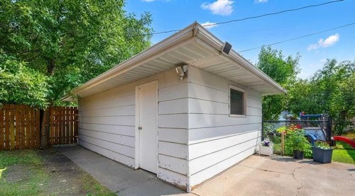 1522 20 Avenue, Didsbury, AB - Outdoor With Exterior