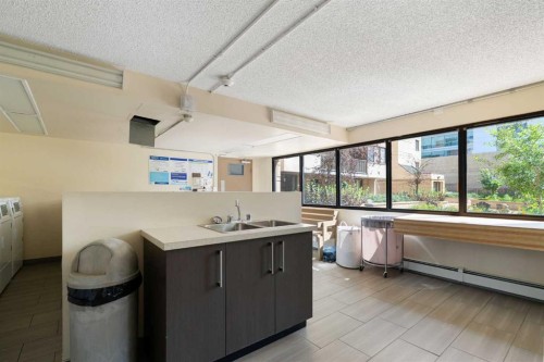 412-111 14 Avenue Se, Calgary, AB - Indoor Photo Showing Other Room