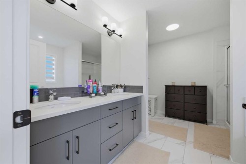 147 Magnolia Path Se, Calgary, AB - Indoor Photo Showing Bathroom