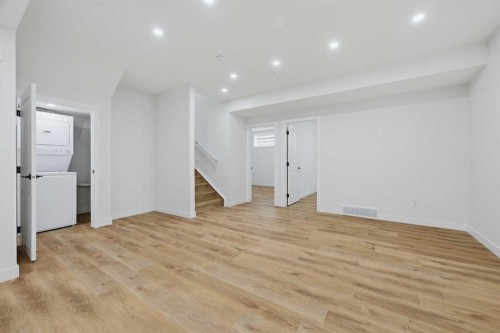 147 Magnolia Path Se, Calgary, AB - Indoor Photo Showing Other Room