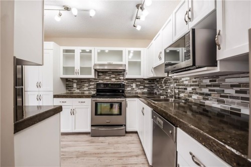 1019 Smith Avenue, Crossfield, AB - Indoor Photo Showing Kitchen With Double Sink With Upgraded Kitchen