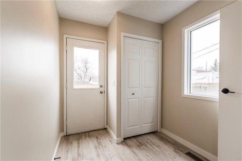 1019 Smith Avenue, Crossfield, AB - Indoor Photo Showing Other Room