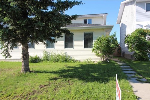 1019 Smith Avenue, Crossfield, AB - Outdoor