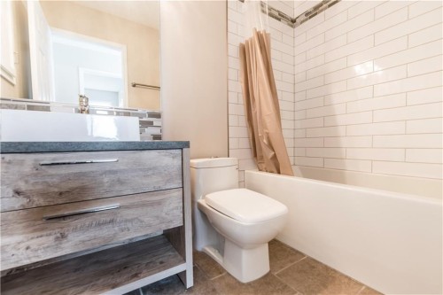 1019 Smith Avenue, Crossfield, AB - Indoor Photo Showing Bathroom