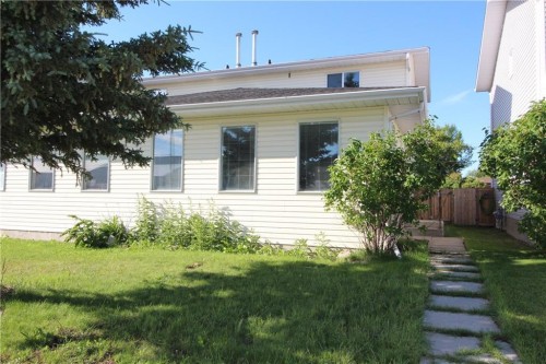 1019 Smith Avenue, Crossfield, AB - Outdoor