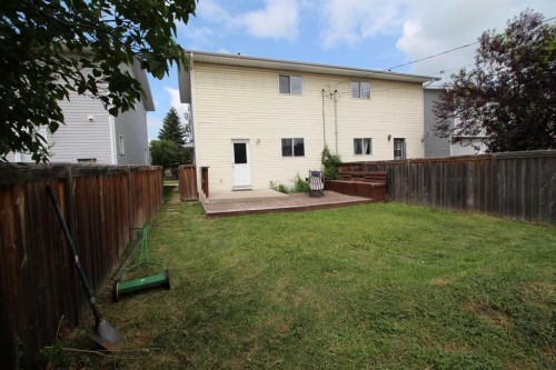 1019 Smith Avenue, Crossfield, AB - Outdoor