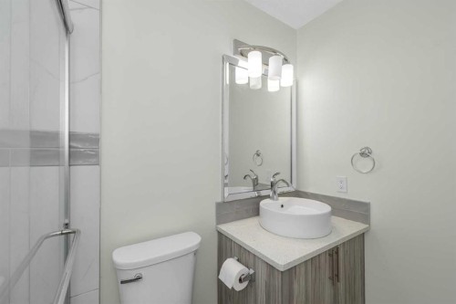 98 Del Ray Road Ne, Calgary, AB - Indoor Photo Showing Bathroom