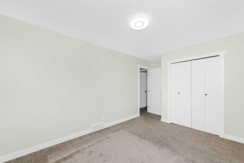 98 Del Ray Road Ne, Calgary, AB - Indoor Photo Showing Other Room