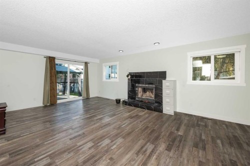 98 Del Ray Road Ne, Calgary, AB - Indoor Photo Showing Living Room With Fireplace