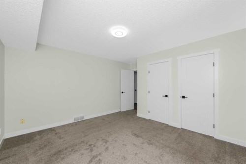 98 Del Ray Road Ne, Calgary, AB - Indoor Photo Showing Other Room