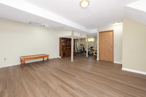 98 Del Ray Road Ne, Calgary, AB - Indoor Photo Showing Other Room
