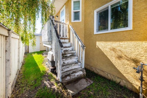 98 Del Ray Road Ne, Calgary, AB - Outdoor With Exterior