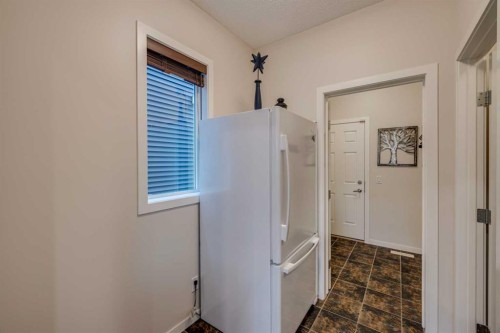 150 Fireside Bend, Cochrane, AB - Indoor Photo Showing Other Room