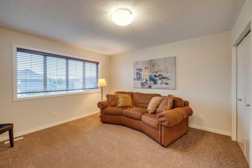 150 Fireside Bend, Cochrane, AB - Indoor Photo Showing Living Room