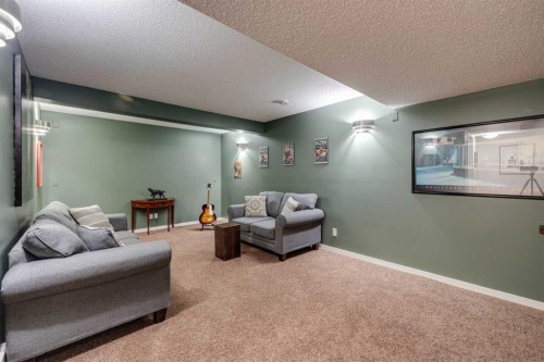 150 Fireside Bend, Cochrane, AB - Indoor Photo Showing Other Room