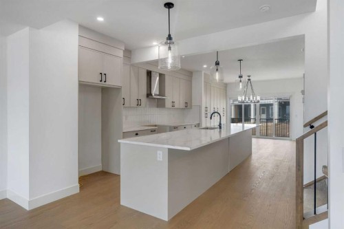 39 Heritage Ridge, Cochrane, AB - Indoor Photo Showing Kitchen With Upgraded Kitchen