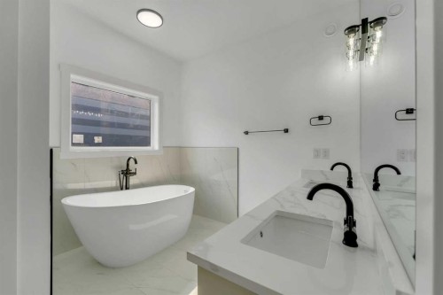 39 Heritage Ridge, Cochrane, AB - Indoor Photo Showing Bathroom