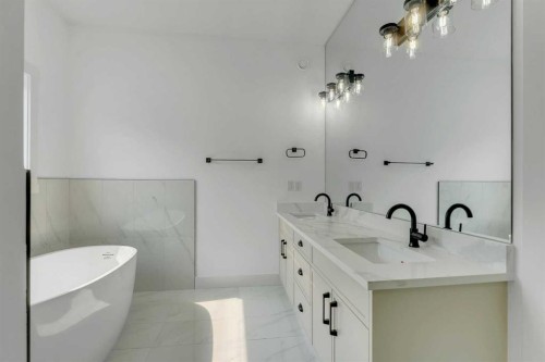 39 Heritage Ridge, Cochrane, AB - Indoor Photo Showing Bathroom