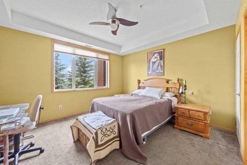 225-15 Everstone Drive Sw, Calgary, AB - Indoor Photo Showing Bedroom