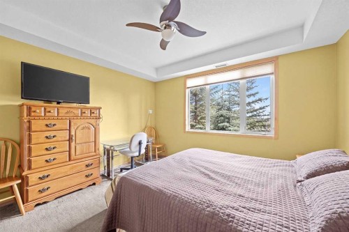 225-15 Everstone Drive Sw, Calgary, AB - Indoor Photo Showing Bedroom