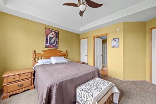225-15 Everstone Drive Sw, Calgary, AB - Indoor Photo Showing Bedroom