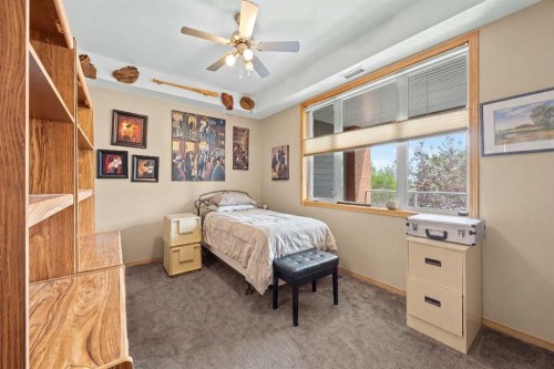 225-15 Everstone Drive Sw, Calgary, AB - Indoor Photo Showing Bedroom