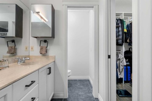 5208-14 Hemlock Crescent Sw, Calgary, AB - Indoor Photo Showing Other Room
