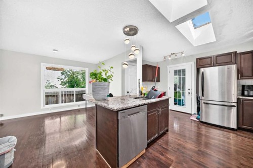 6016 18 Avenue Ne, Calgary, AB - Indoor Photo Showing Kitchen