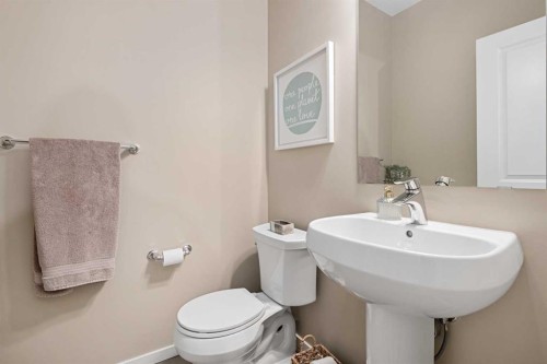 446 Walgrove Way Se, Calgary, AB - Indoor Photo Showing Bathroom