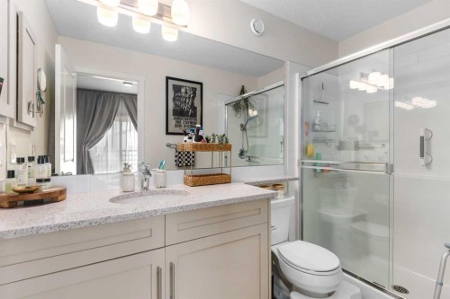 446 Walgrove Way Se, Calgary, AB - Indoor Photo Showing Bathroom