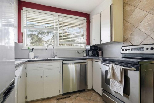 9032 Fairmount Drive Se, Calgary, AB - Indoor Photo Showing Kitchen