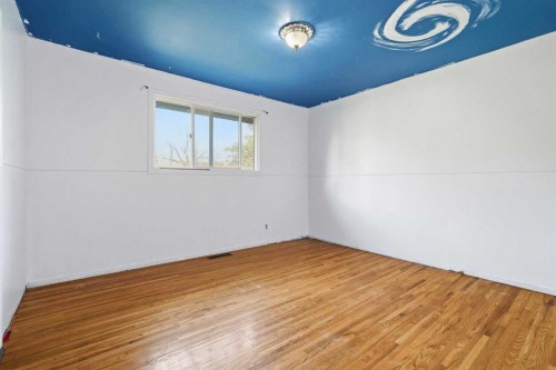 9032 Fairmount Drive Se, Calgary, AB - Indoor Photo Showing Other Room