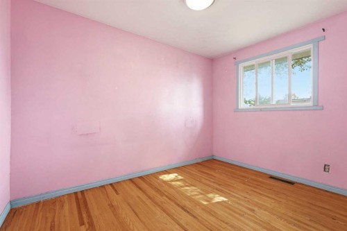 9032 Fairmount Drive Se, Calgary, AB - Indoor Photo Showing Other Room