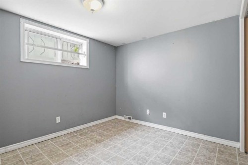 9032 Fairmount Drive Se, Calgary, AB - Indoor Photo Showing Other Room