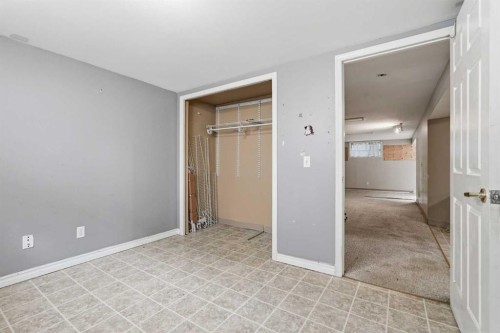 9032 Fairmount Drive Se, Calgary, AB - Indoor Photo Showing Other Room