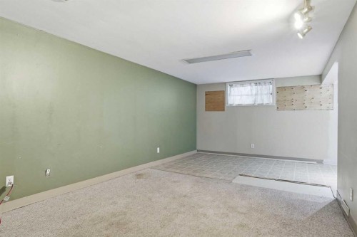 9032 Fairmount Drive Se, Calgary, AB - Indoor Photo Showing Other Room