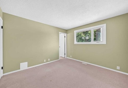 11335 Braeside Drive Sw, Calgary, AB - Indoor Photo Showing Other Room