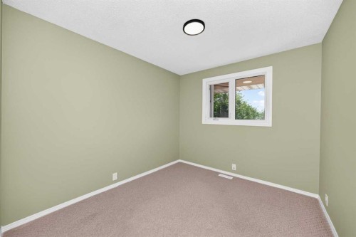11335 Braeside Drive Sw, Calgary, AB - Indoor Photo Showing Other Room