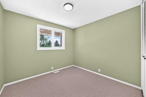 11335 Braeside Drive Sw, Calgary, AB - Indoor Photo Showing Other Room