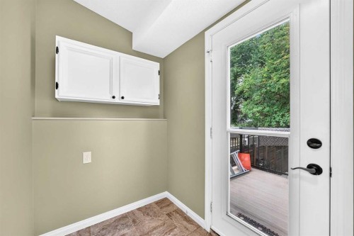 11335 Braeside Drive Sw, Calgary, AB - Indoor Photo Showing Other Room