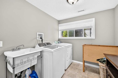 11335 Braeside Drive Sw, Calgary, AB - Indoor Photo Showing Laundry Room