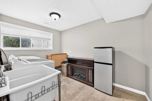 11335 Braeside Drive Sw, Calgary, AB - Indoor