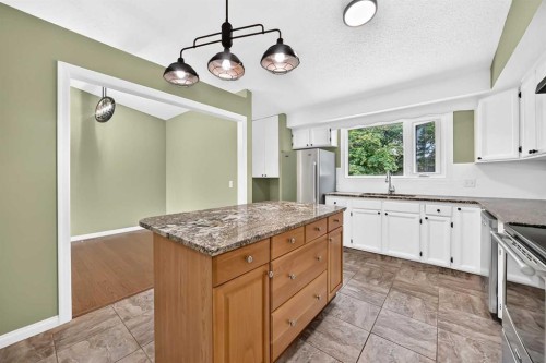 11335 Braeside Drive Sw, Calgary, AB - Indoor Photo Showing Kitchen