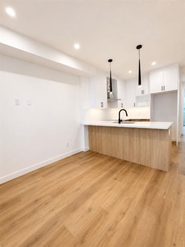 810-200 Belvedere Boulevard Se, Calgary, AB - Indoor Photo Showing Kitchen