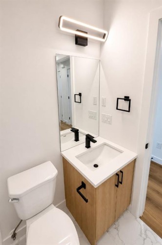 810-200 Belvedere Boulevard Se, Calgary, AB - Indoor Photo Showing Bathroom